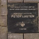 Nieuwe gedenksteen op de Zeedijk voor overleden agent!