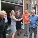 OVER Toerisme-boek is uitgereikt aan wethouder!